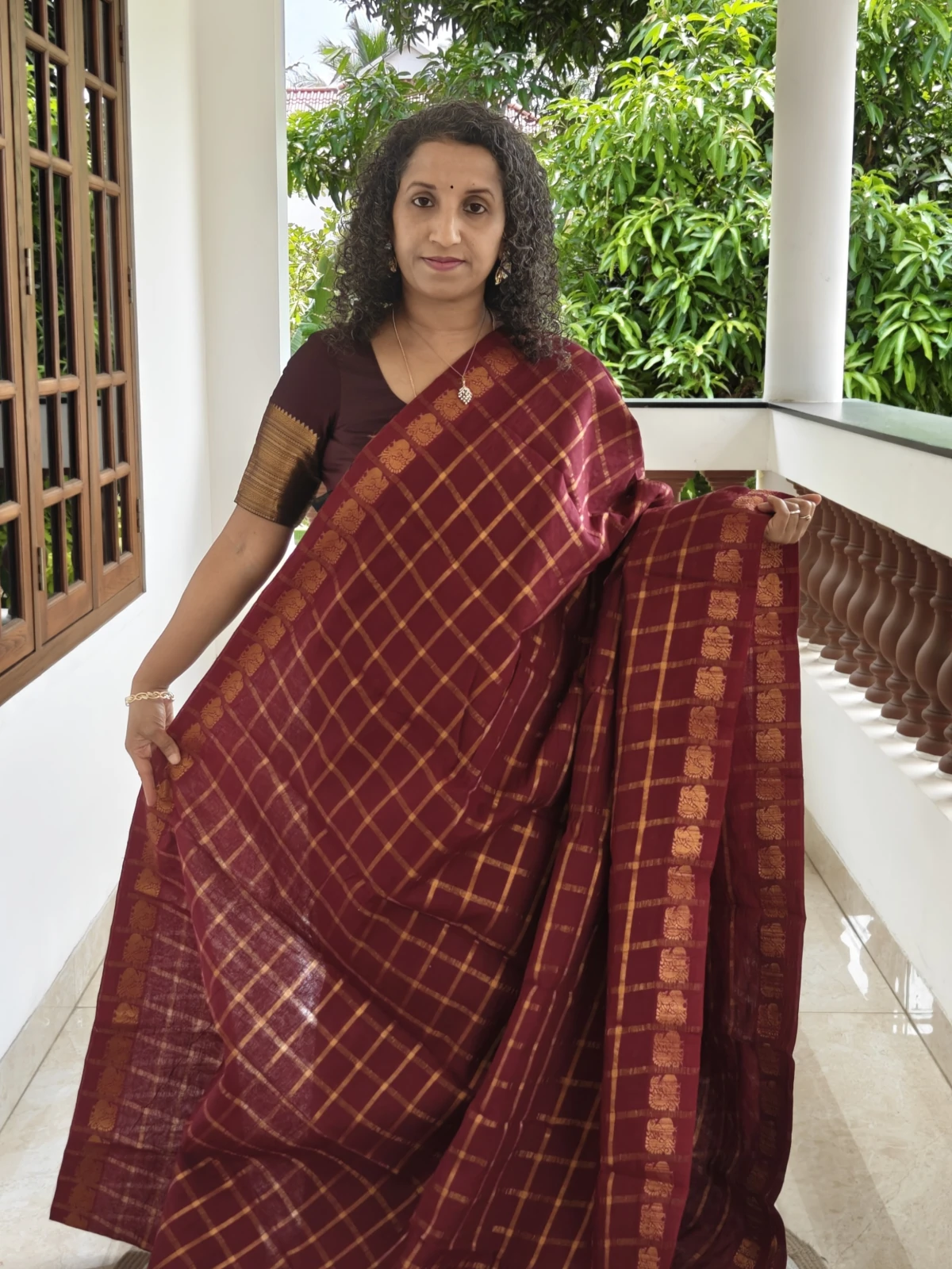 Sungudi Cotton Saree Maroon and Gold Kattam